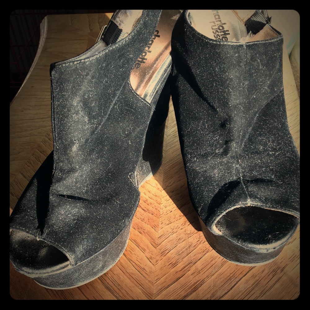 Black Wedges